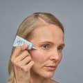 The Recipe Eye Cream produkt a modelka